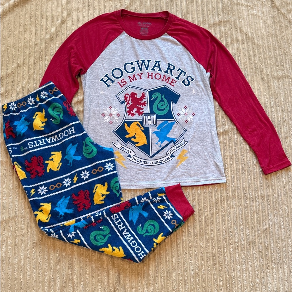 Harry Potter Hogwarts Crest Raglan Pajama Set - Red & Navy
